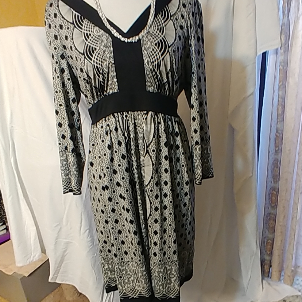 Dress - Picture 2 of 3